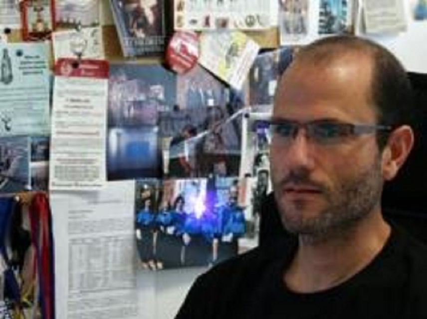 El profesor Alberto Nájera colabora en medios de comunicación para divulgar sobre la radiación de teléfonos móviles