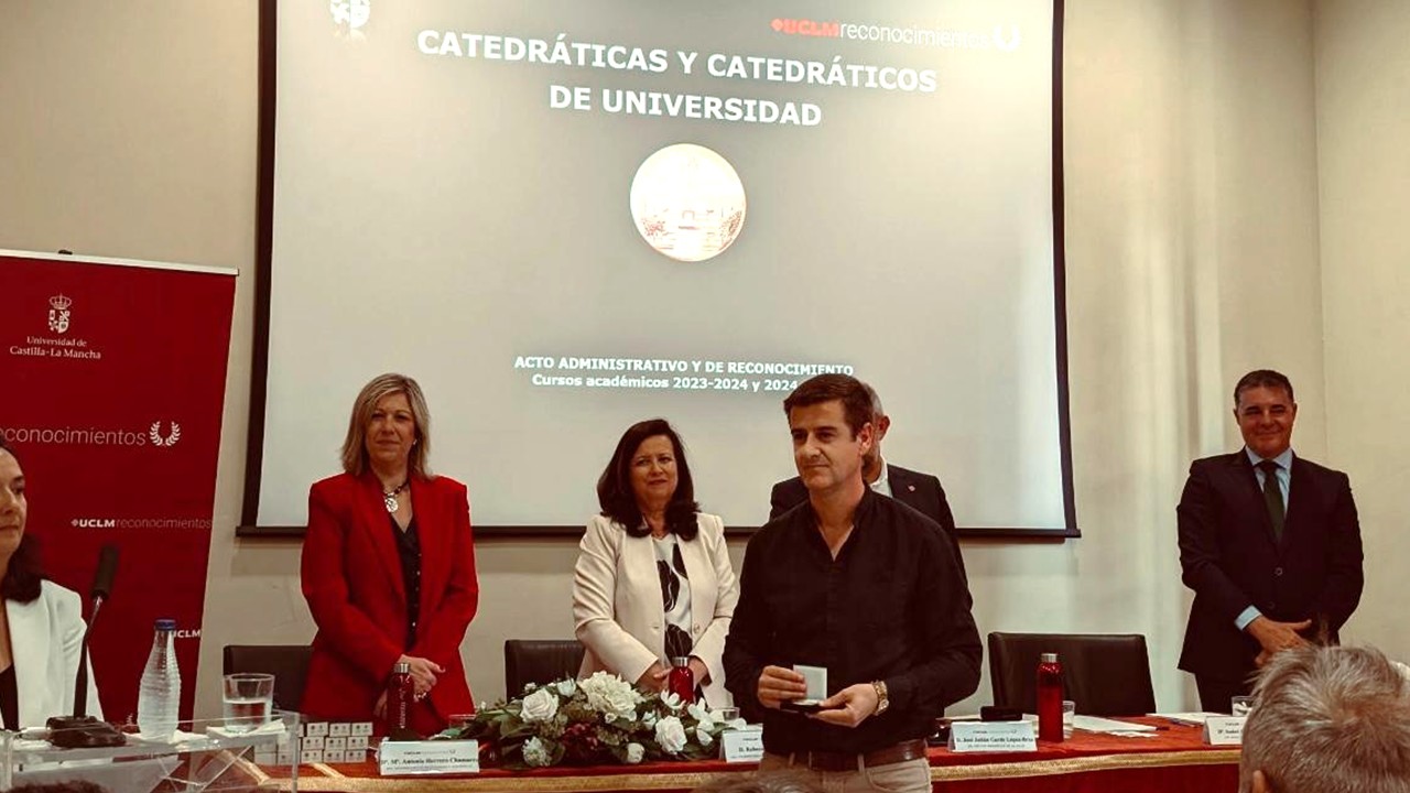 Alejandro Lucas toma posesión como profesor Catedrático de Universidad en el área de Tecnología Electrónica y Departamento de Ingeniería Eléctrica, Electrónica, Automática y Comunicaciones de la Universidad de Castilla-La Mancha