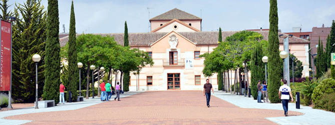 Paseo principal Rectorado UCLM