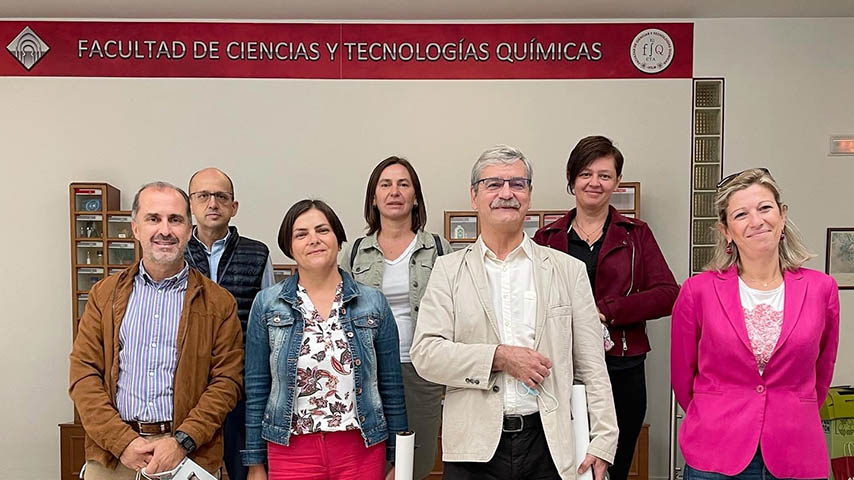 Miembros del Departamento de Ingeniería Química reciben a la comisión de la Universidad Tecnológica de Breslavia en octubre pasado