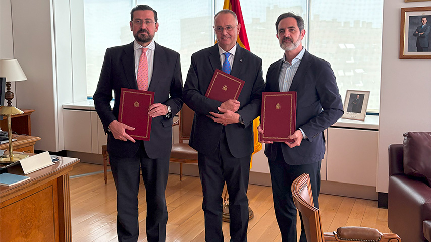De izquierda a derecha, Miguel Moro, Manuel Tuero y César Sánchez.