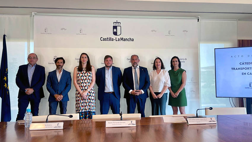 La UCLM y el Gobierno regional crean la Cátedra Institucional de Transporte Sensible a la Demanda