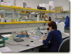 Investigadora en laboratorio